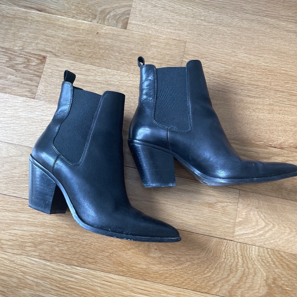 Uterque black heeled Spanish leather boots size 37
